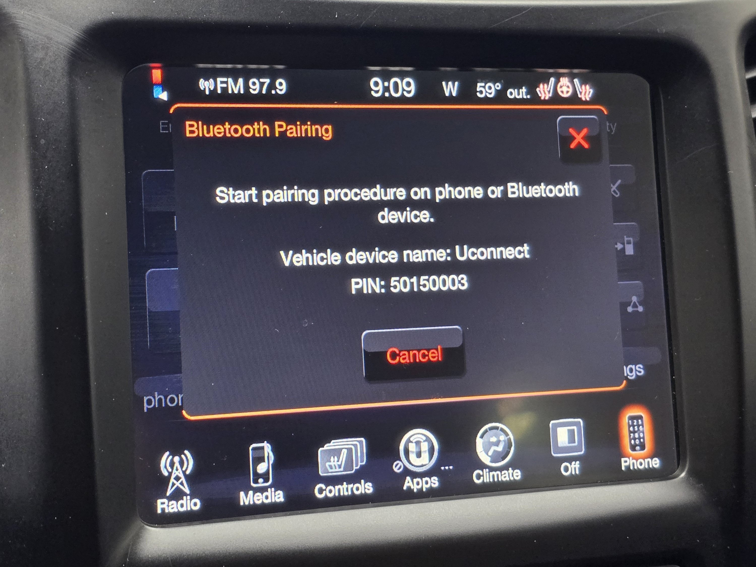 Used 2018 Jeep Cherokee Latitude Plus w/ Cold Weather Group AWD/4WD image 12