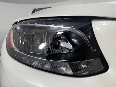 Used 2019 Mercedes-Benz GLC 300 4MATIC image 8