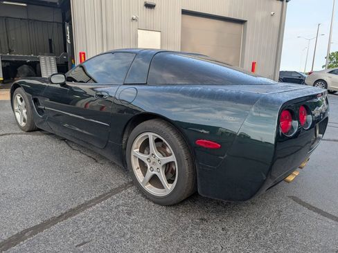 Used 2000 Chevrolet Corvette Coupe w/ Roof Pkg RWD image 2