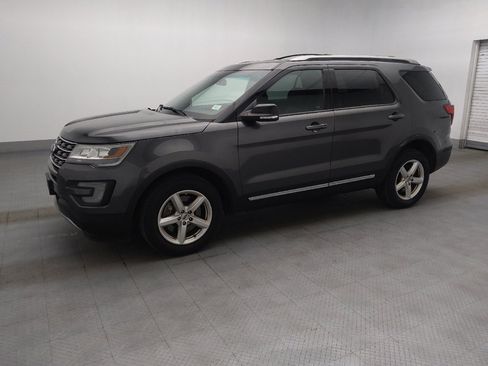 Used 2016 Ford Explorer XLT w/ Equipment Group 202A AWD/4WD image 2