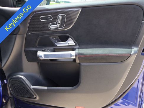 Used 2023 Mercedes-Benz GLB 250 4MATIC image 8