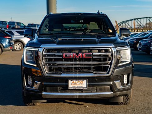 Used 2023 GMC Yukon XL SLT image 3