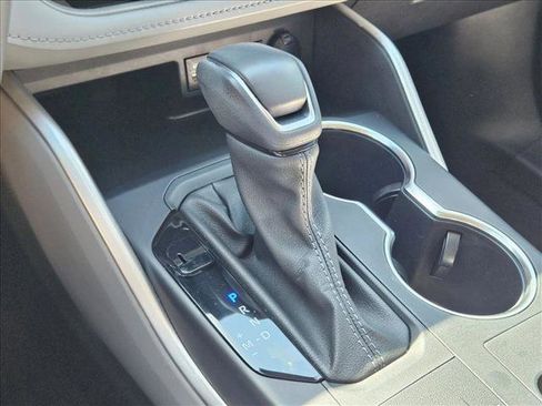 Used 2024 Toyota Highlander XLE image 12