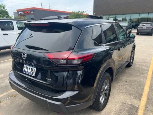 Used 2024 Nissan Rogue S AWD/4WD image 2