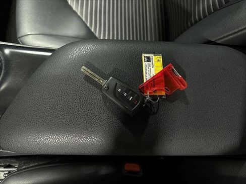 Certified 2020 Toyota Camry SE image 32