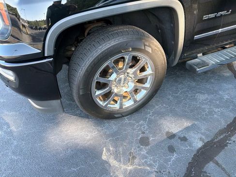 Used 2016 GMC Sierra 1500 Denali w/ Enhanced Driver Alert Package AWD/4WD image 3