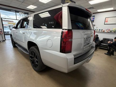 Used 2020 Chevrolet Suburban LT image 12