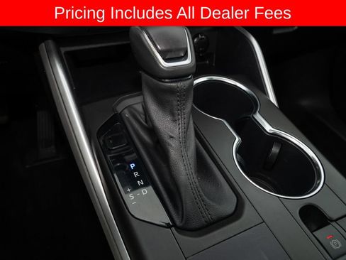 Used 2021 Toyota Highlander XLE FWD image 19