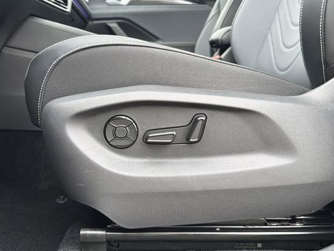 New 2026 Volkswagen Tiguan SE R-Line FWD image 24