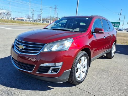 Used 2016 Chevrolet Traverse LT w/ Style and Technology Package image 3