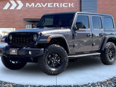 Used 2025 Jeep Wrangler Unlimited Sport AWD/4WD image 3