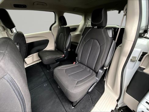 Used 2024 Chrysler Voyager LX FWD image 22