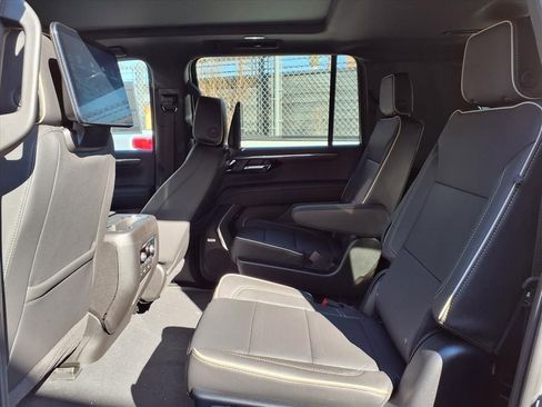 New 2026 Chevrolet Suburban Premier image 7