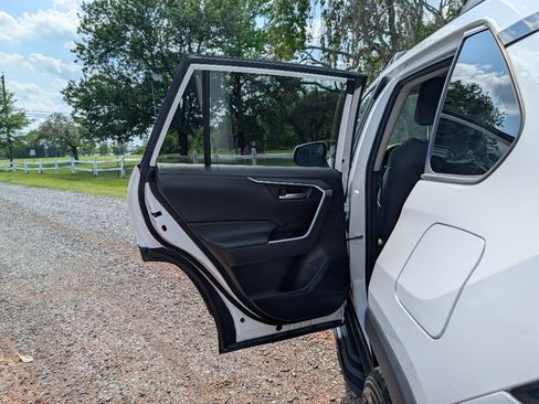 Used 2023 Toyota RAV4 XLE AWD/4WD image 11