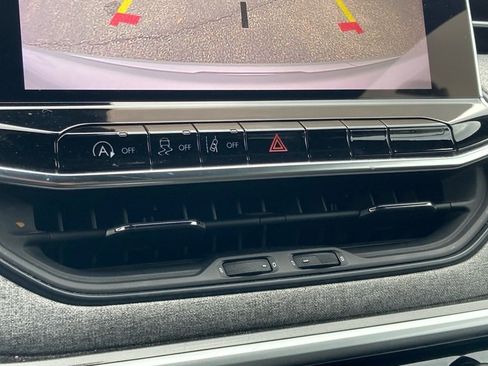 Used 2024 Jeep Compass Latitude image 20