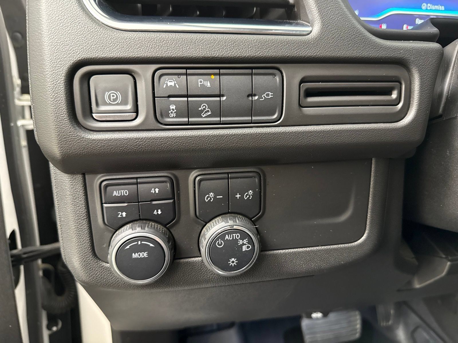 Used 2022 Chevrolet Tahoe Z71 AWD/4WD image 17