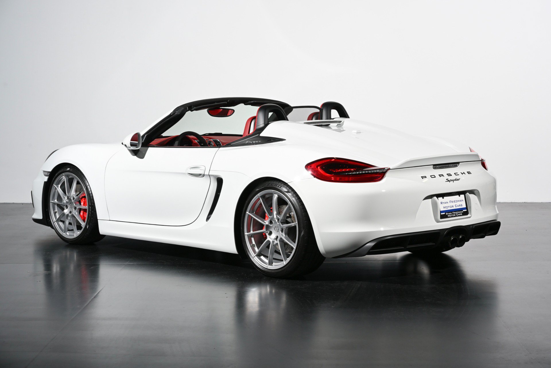 Used 2016 Porsche Boxster Spyder RWD image 3