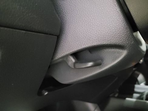 Used 2018 Nissan Rogue SV image 39