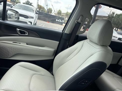 Used 2025 Kia Carnival SX Prestige FWD image 22