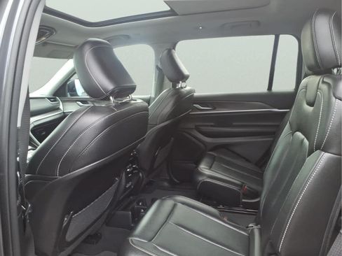Used 2023 Jeep Grand Cherokee L Limited AWD/4WD image 12