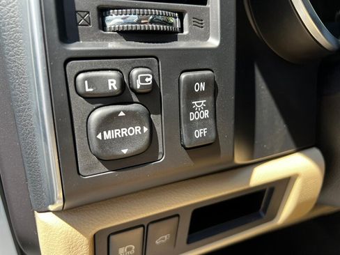 Used 2019 Toyota Sequoia Platinum w/ Carpet Mat Package (TMS) AWD/4WD image 39