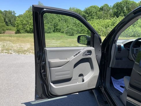Used 2020 Nissan Frontier SV w/ Midnight Edition Floor Mats RWD image 23