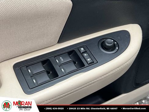 Used 2013 Dodge Avenger SE FWD image 16