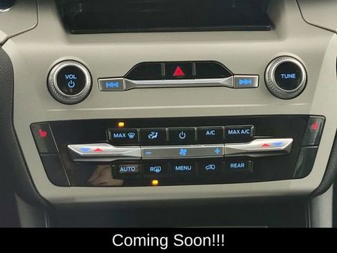 Used 2023 Ford Explorer XLT image 23