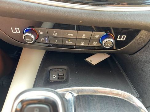 Used 2020 Buick Enclave Premium w/ Sun and Sites Package FWD image 25
