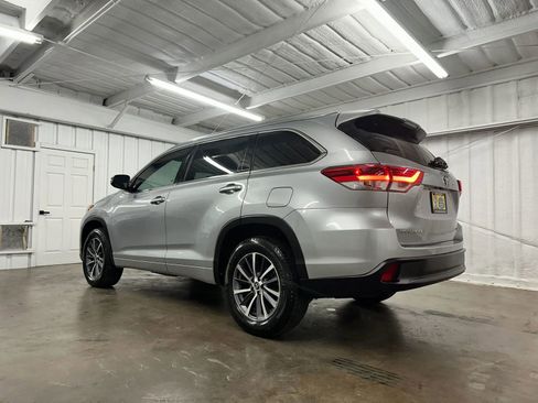 Used 2017 Toyota Highlander XLE FWD image 7