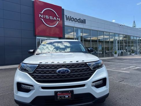 Used 2023 Ford Explorer XLT w/ Equipment Group 202A AWD/4WD image 2