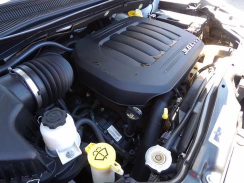 Used 2019 Dodge Grand Caravan SE FWD image 25