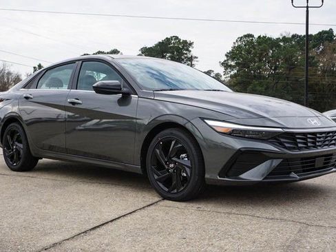 New 2026 Hyundai Elantra SEL Sport Premium FWD image 2