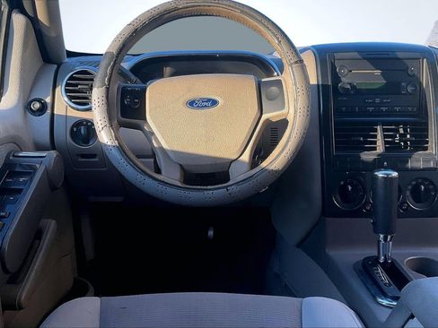 Used 2006 Ford Explorer XLT image 5