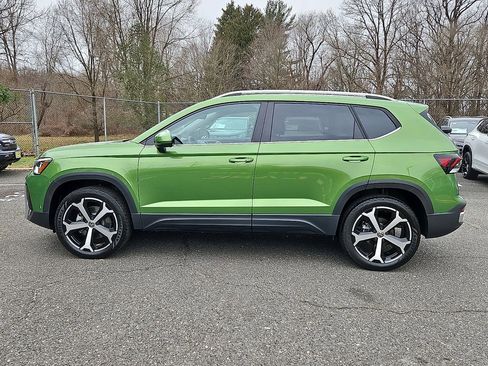 New 2026 Volkswagen Taos SEL image 7