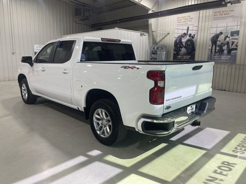 Used 2024 Chevrolet Silverado 1500 LT AWD/4WD image 6
