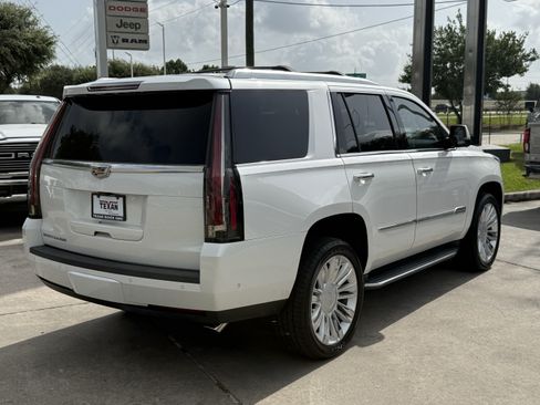 Used 2020 Cadillac Escalade Luxury RWD image 5