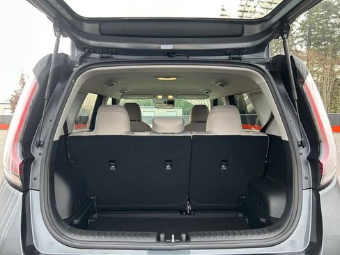 Used 2025 Kia Soul LX image 24