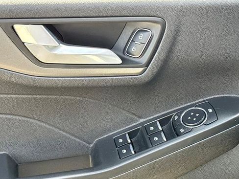 Certified 2025 Ford Escape SE image 16