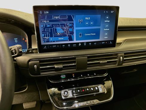 Used 2023 Lincoln Corsair AWD image 26