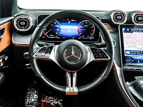 Used 2023 Mercedes-Benz GLC 300 4MATIC w/ Exclusive Trim Package image 19