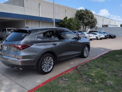 Used 2023 Acura MDX SH-AWD w/ Advance Package image 3