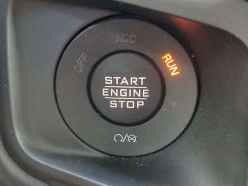 Used 2025 Jeep Wrangler Unlimited Sahara AWD/4WD image 31