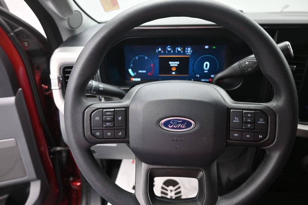 Used 2025 Ford F250 XLT w/ Black Appearance Package AWD/4WD image 3