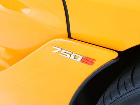 Used 2025 McLaren 750S Spider RWD image 23