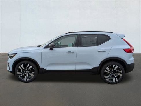 New 2026 Volvo XC40 B5 Ultra w/ Climate Package image 3