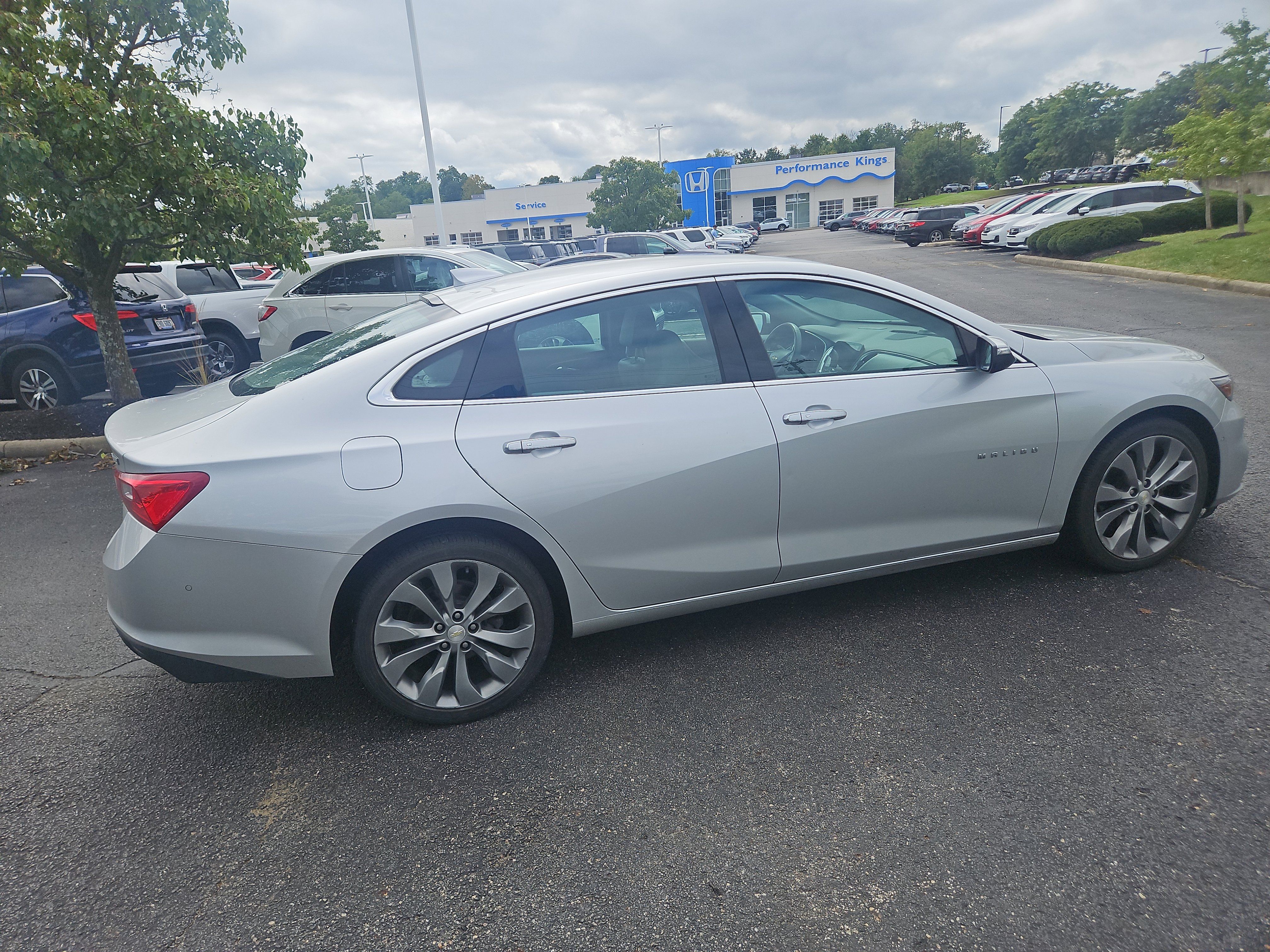 Used 2016 Chevrolet Malibu Premier w/ Driver Confidence Package II FWD image 12