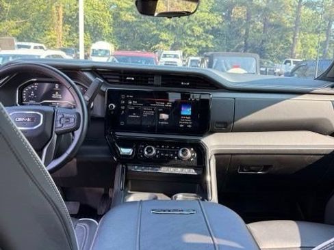 Used 2025 GMC Sierra 2500 AT4X AWD/4WD image 17