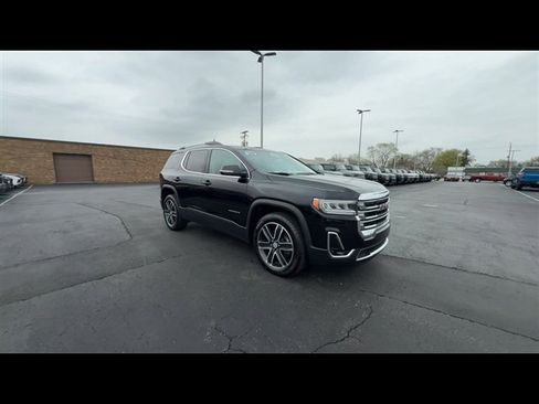 Certified 2023 GMC Acadia SLT w/ Preferred Package image 2