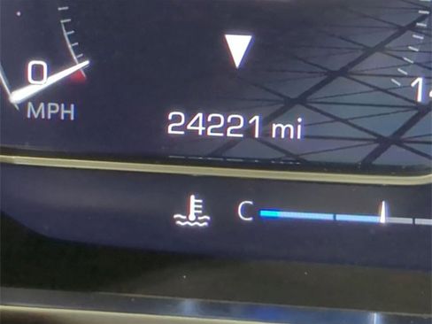 Certified 2024 GMC Yukon SLT w/ SLT Luxury Package image 12